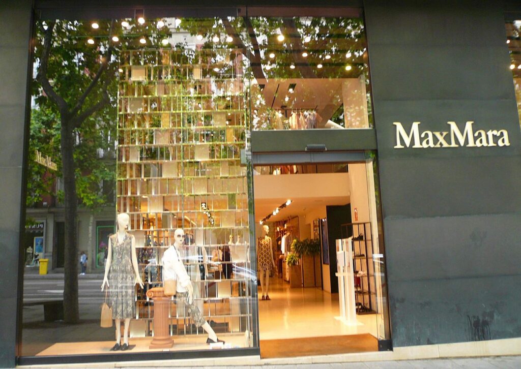 Max mara, italy, seamstress, strike, labour
